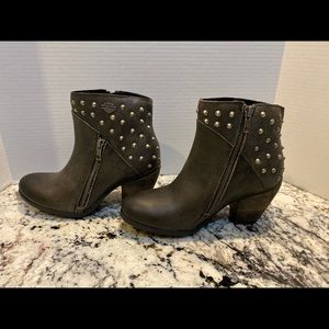 Women’s dress boots